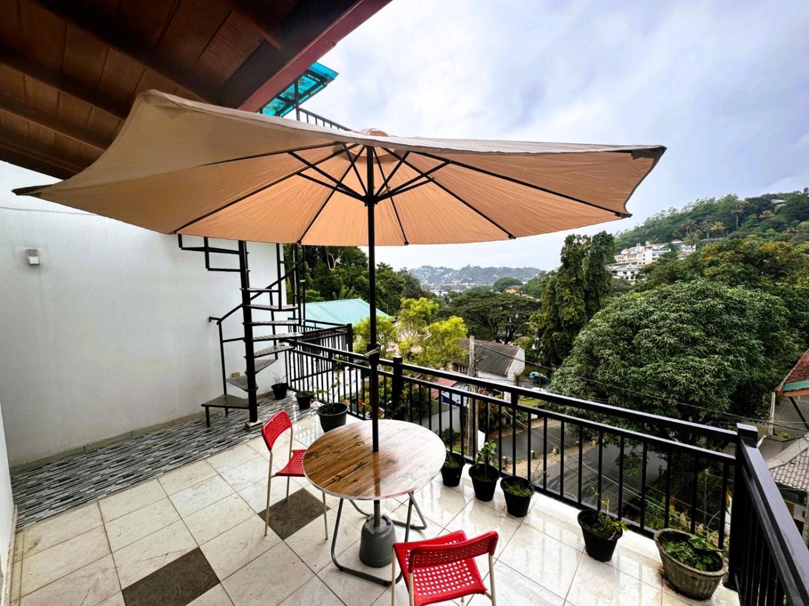 Misty Hills Lakeview Lounge Kandy