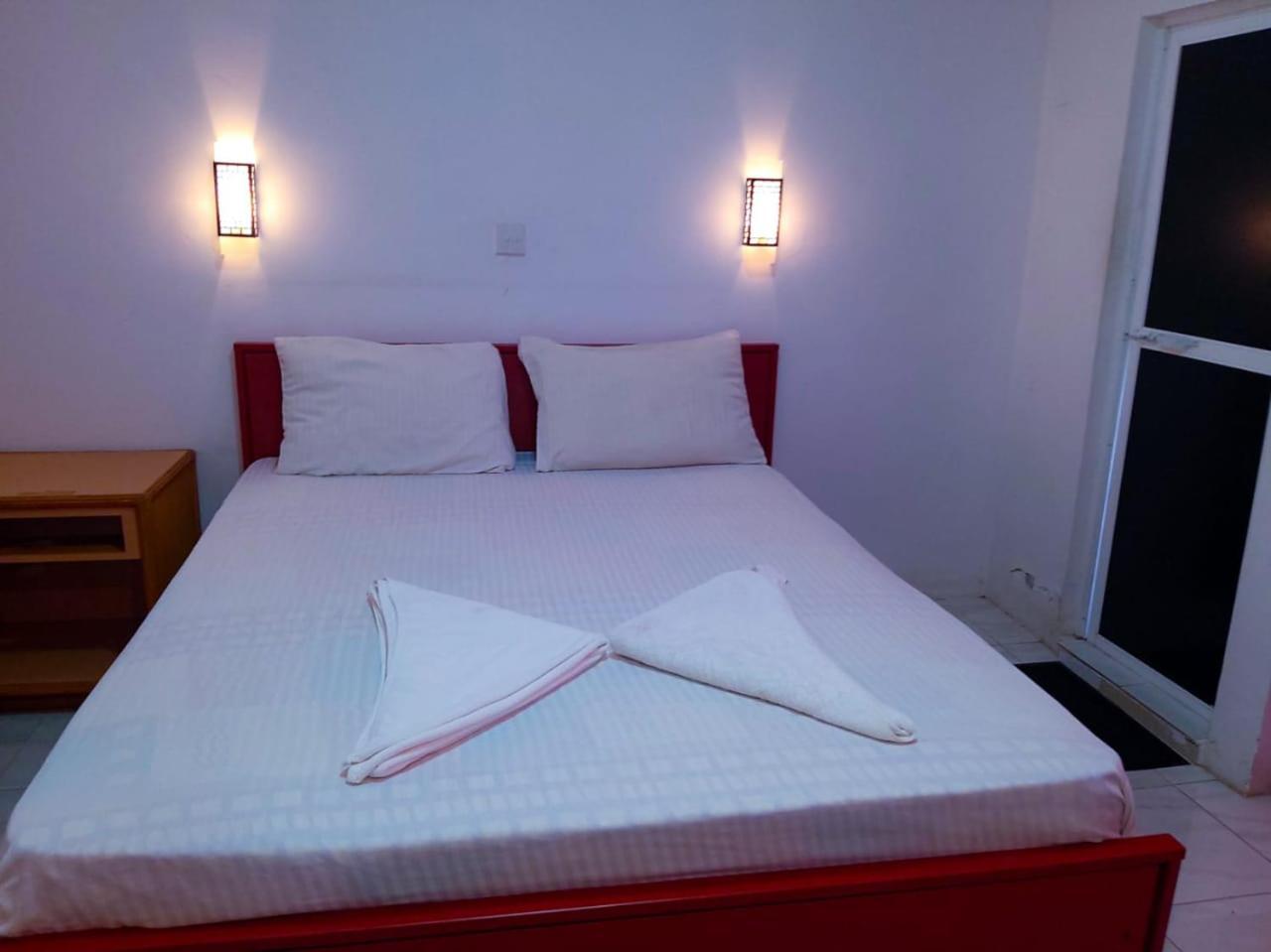 Grand Holidays, Guest house