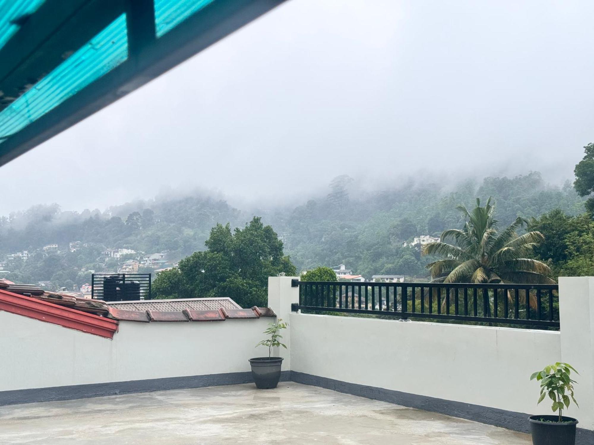 Misty Hills Lakeview Lounge Kandy
