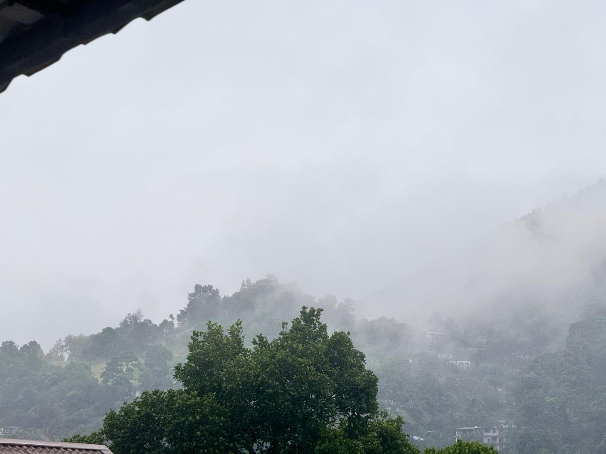 Misty Hills Lakeview Lounge *