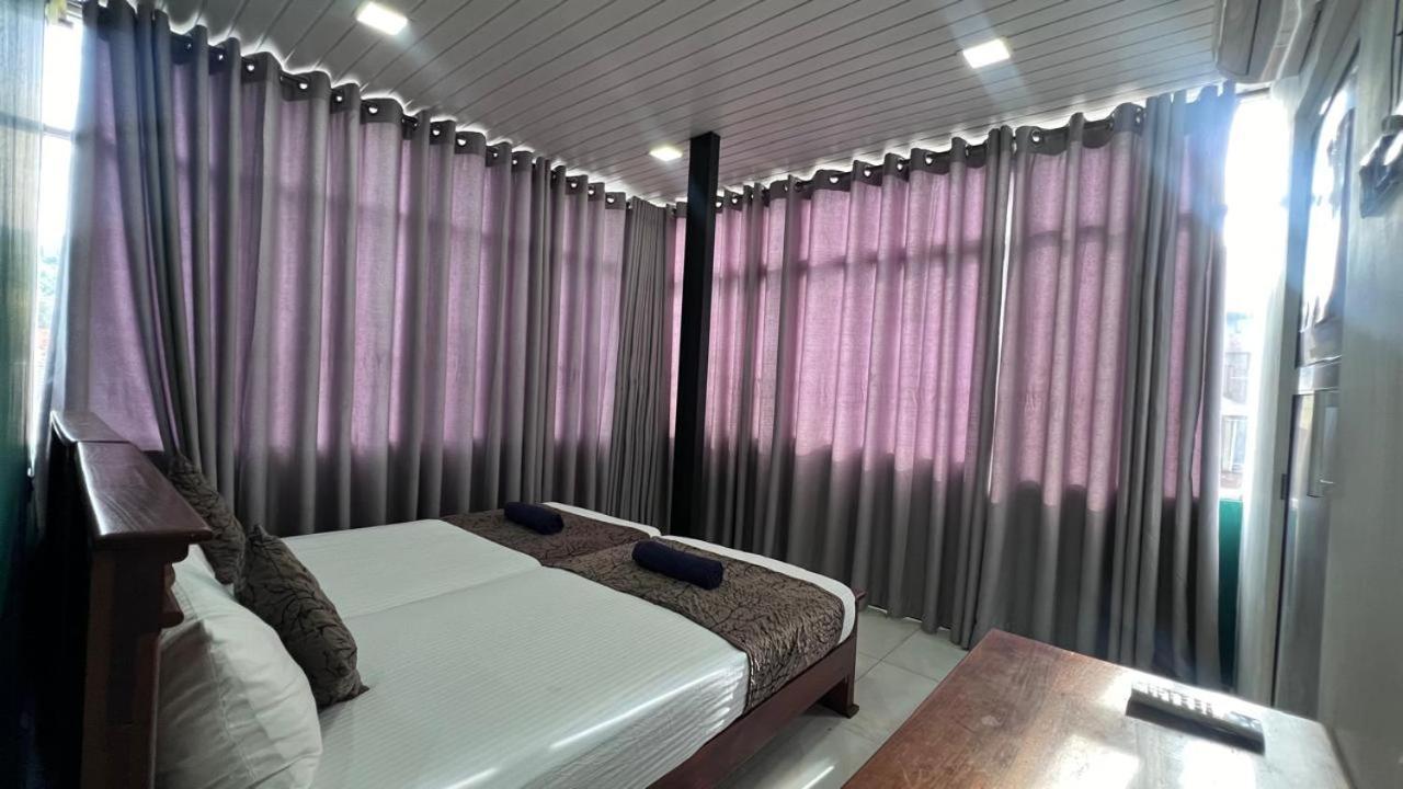 Tower Hotel *