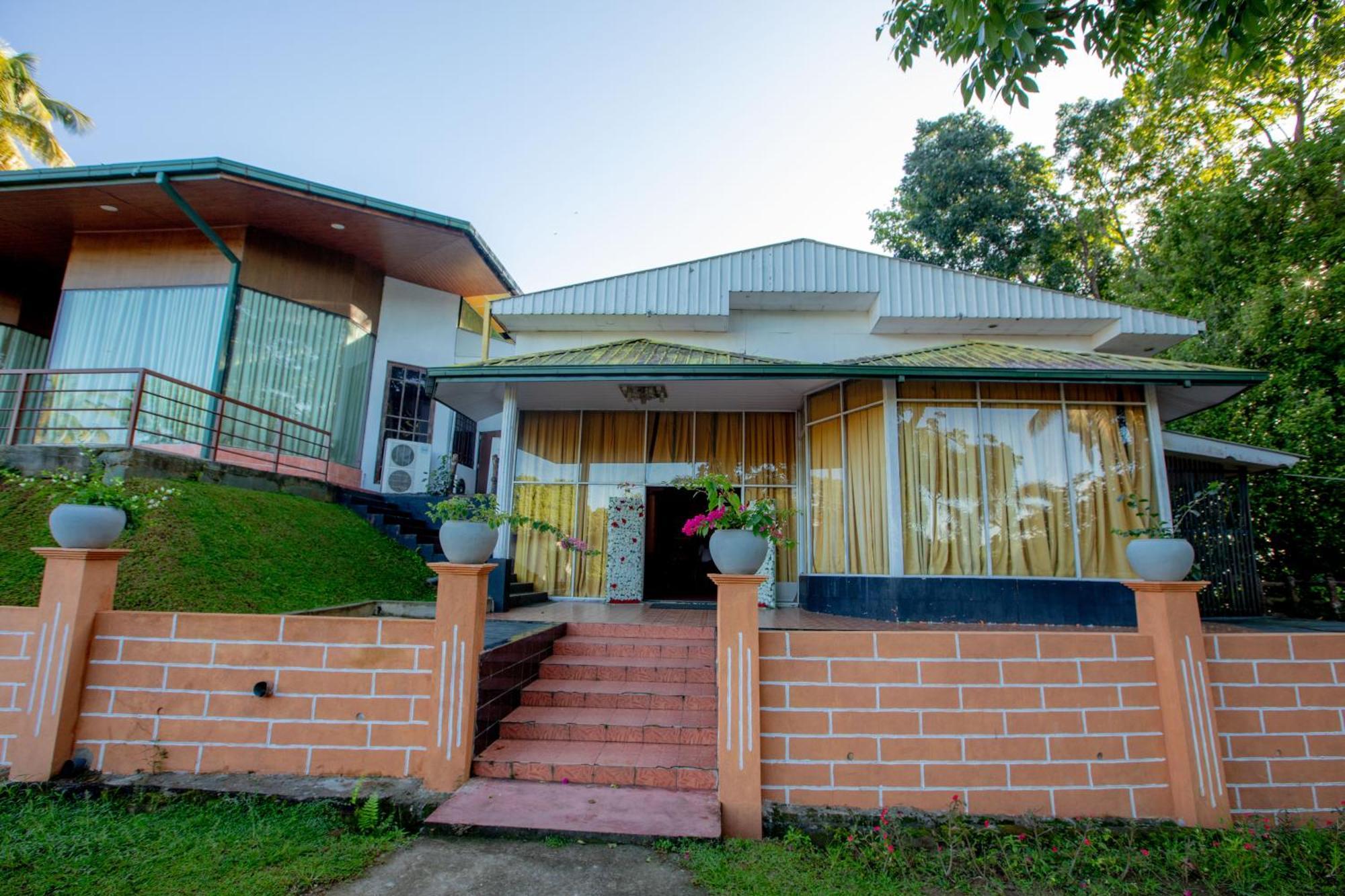 Delma Mount View Hotel