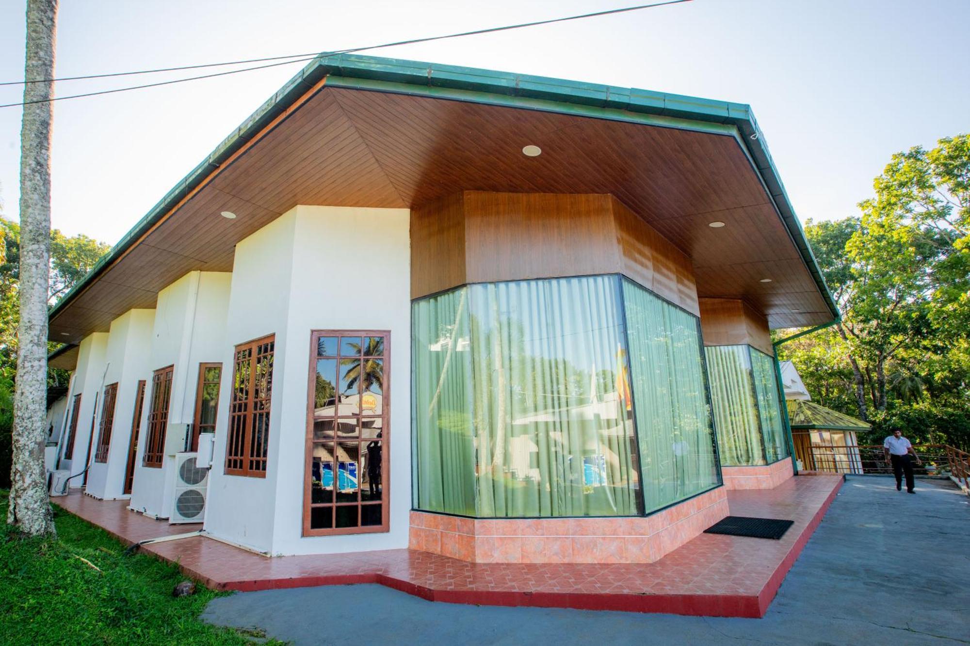 Delma Mount View Hotel