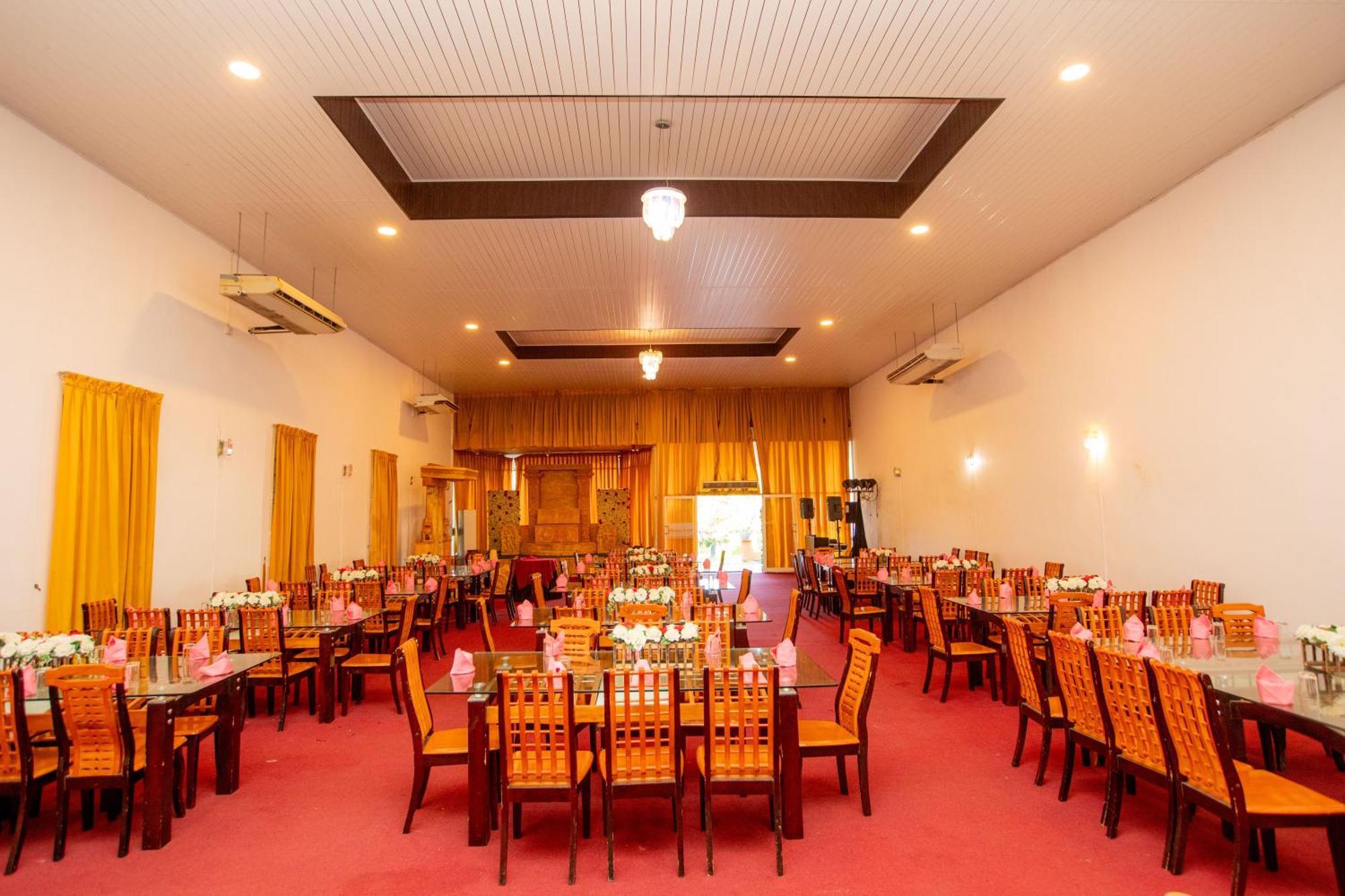 Delma Mount View Hotel *