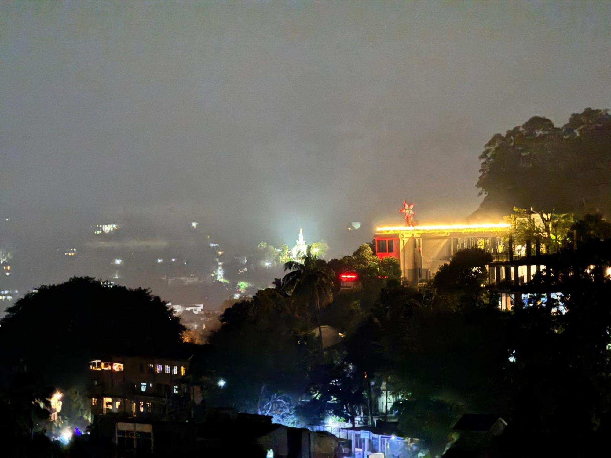 Misty Hills Lakeview Lounge