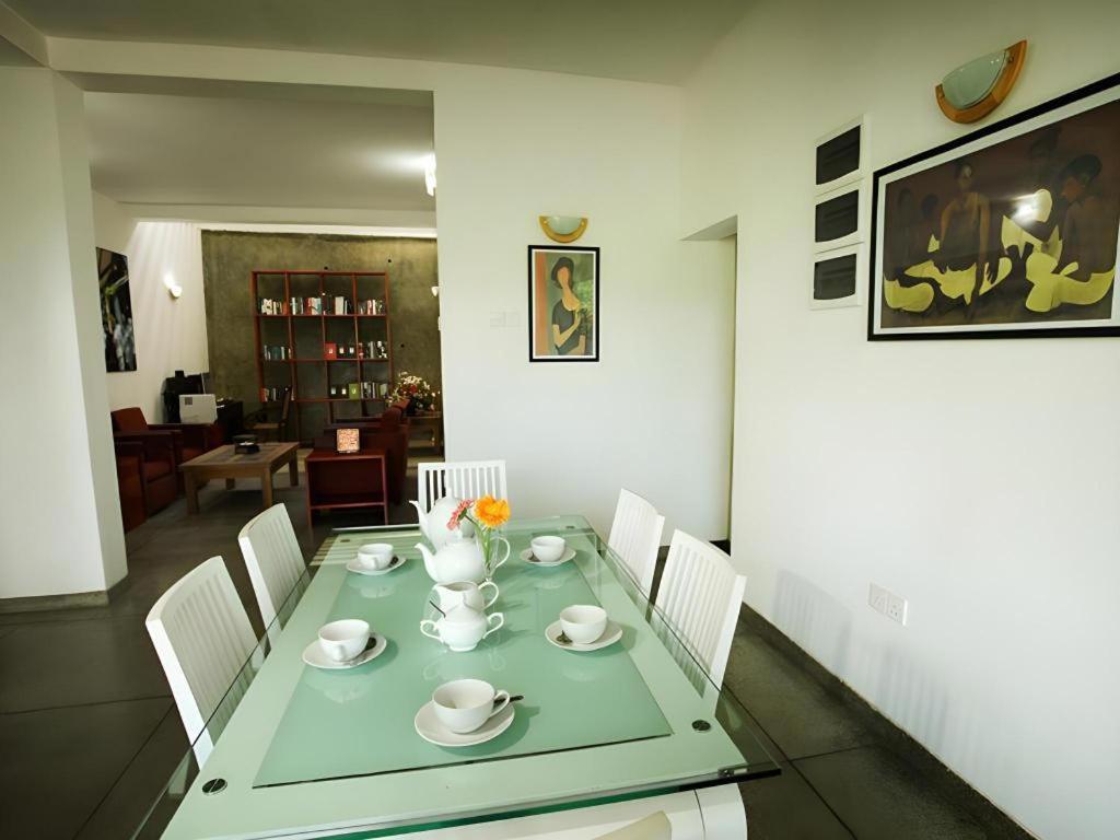 Hill House 3*
