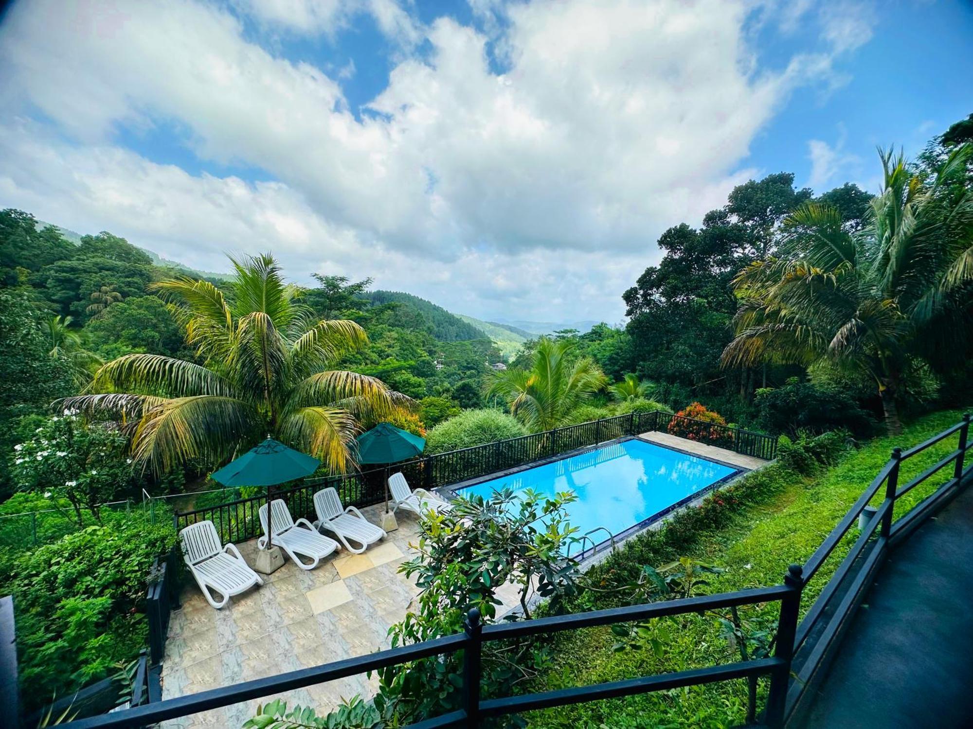 Hotel Grand Hills 4*