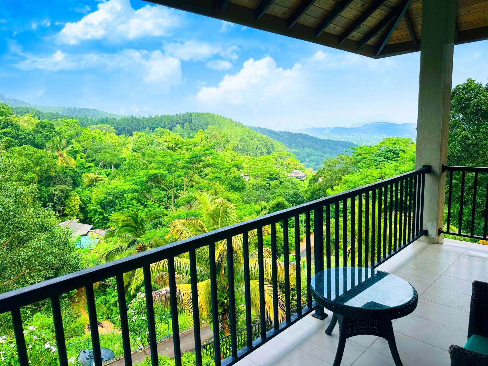 Grand Hills Hotel