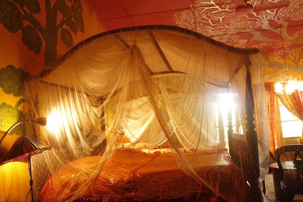 Helgasfolly Anti Hotel Kandy