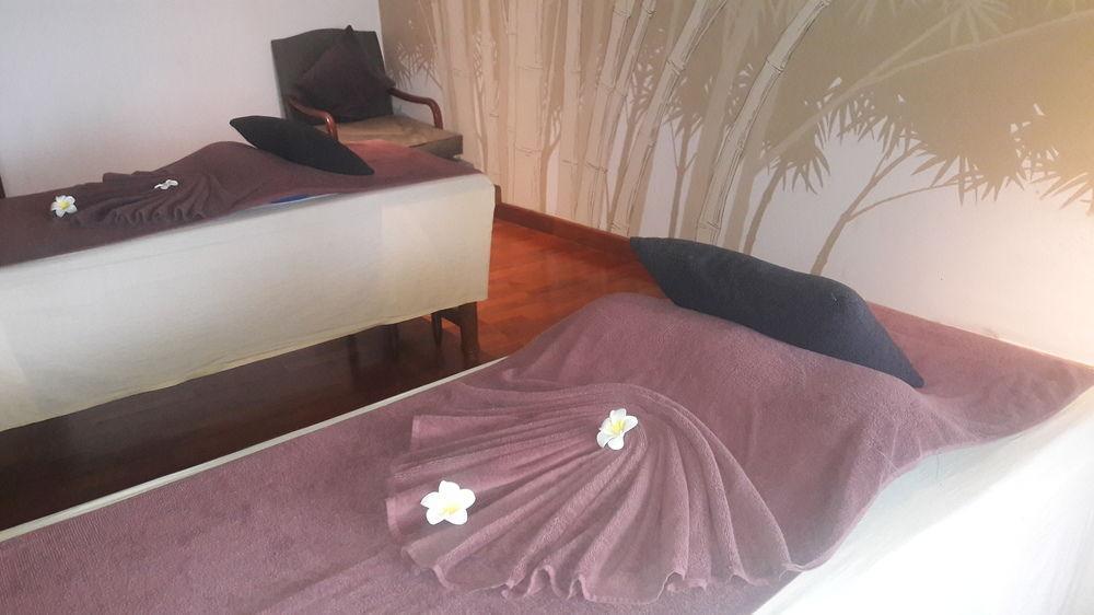 Earl's Regent Hotel 4*