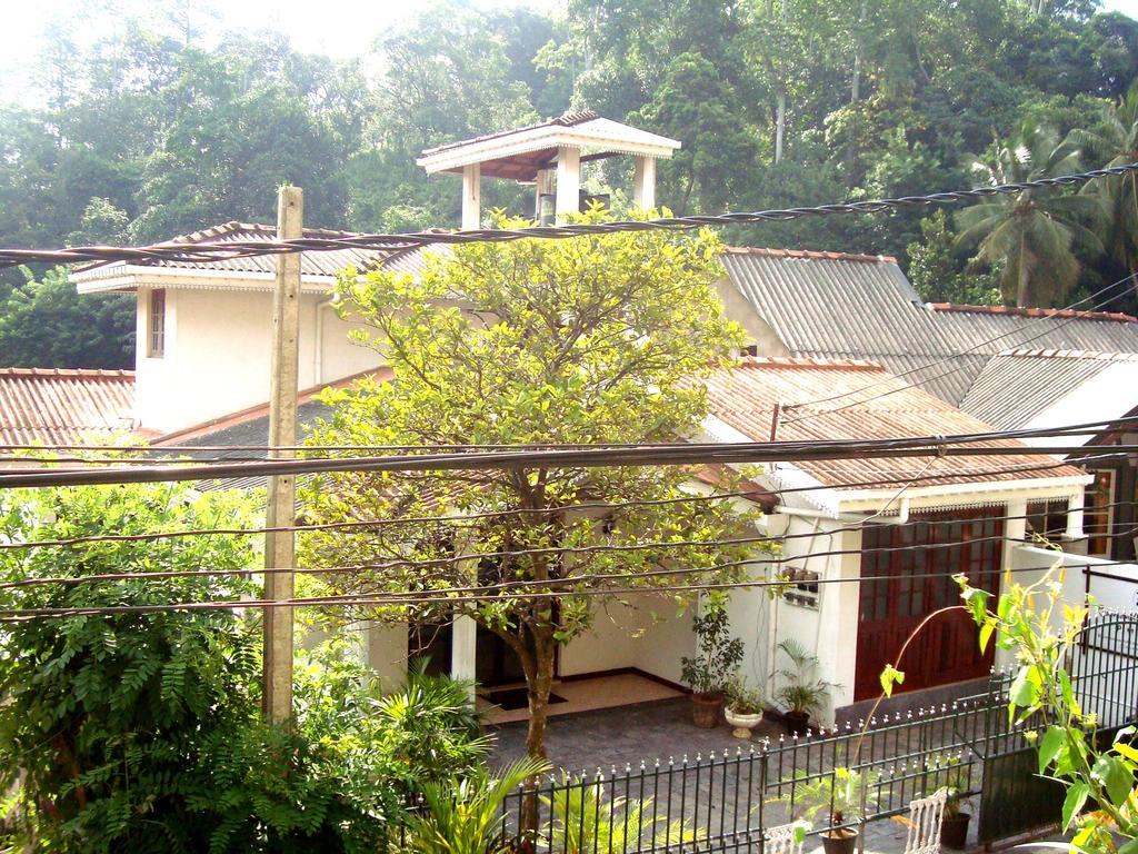 Layathraa Guest house 2*