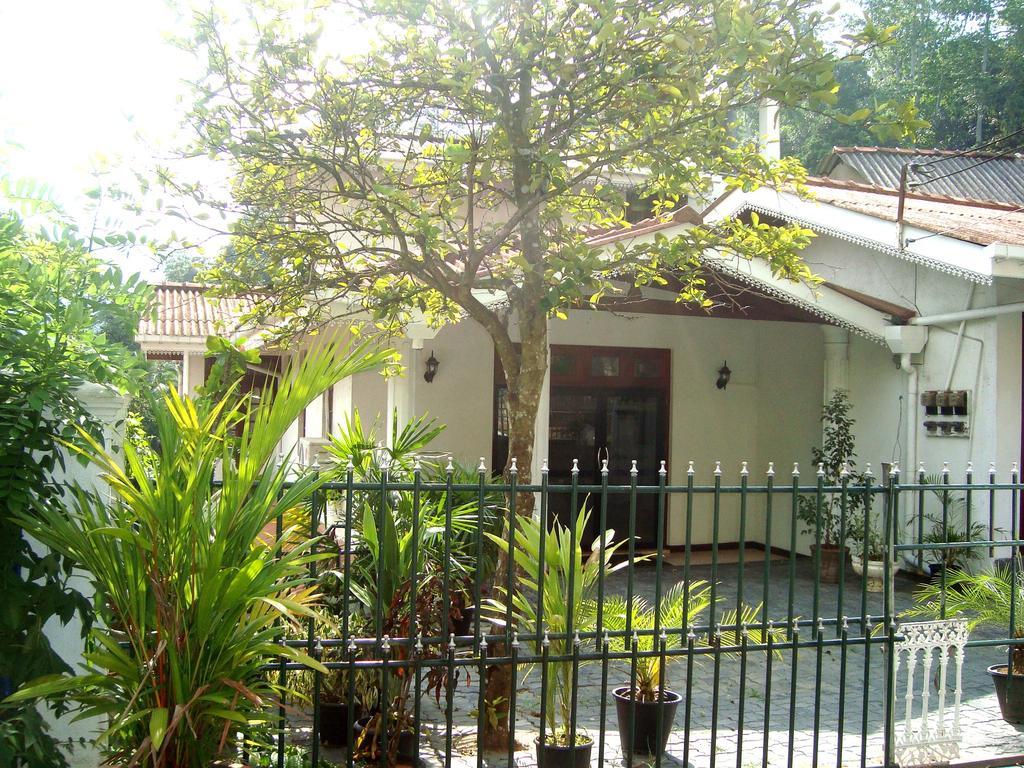 Guest house Layathraa