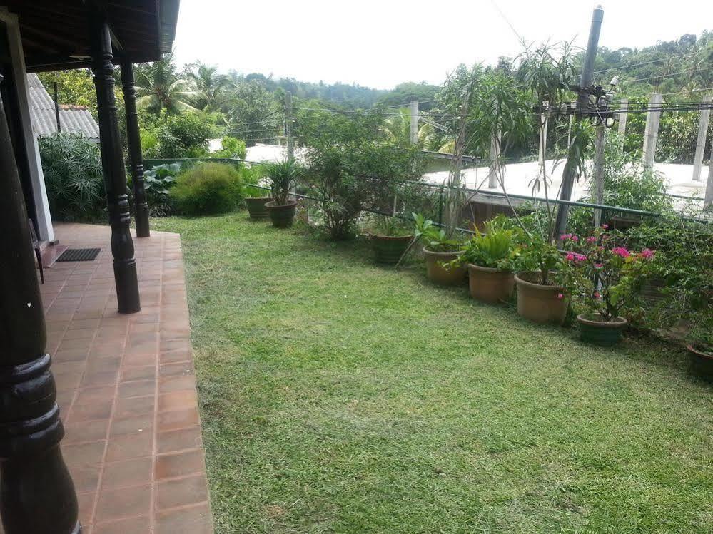 Kandy Holiday Home *