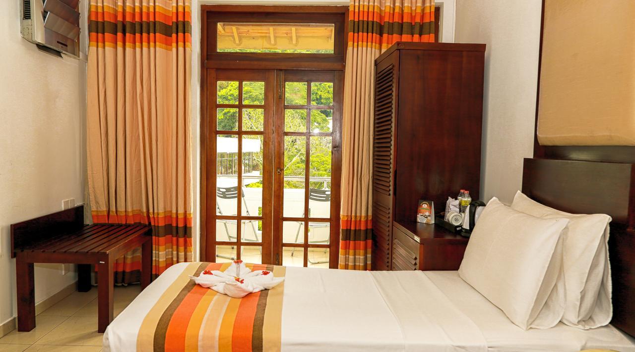 Hotel Oak Ray Serene Garden Kandy