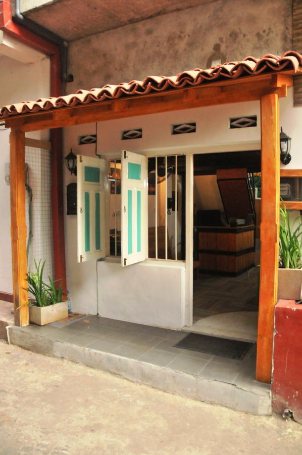 Hostel Mid Town