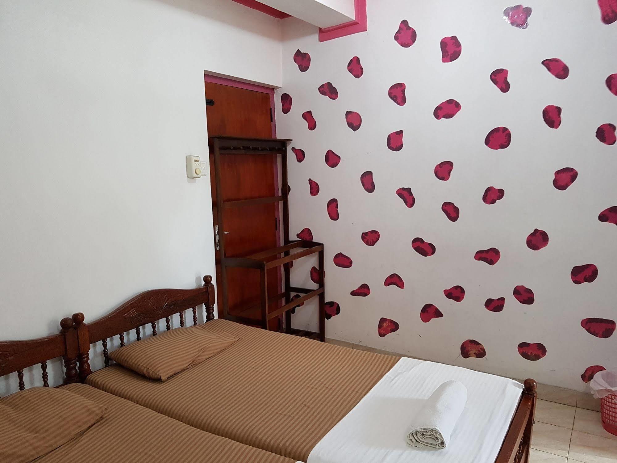 Hostel 107 *