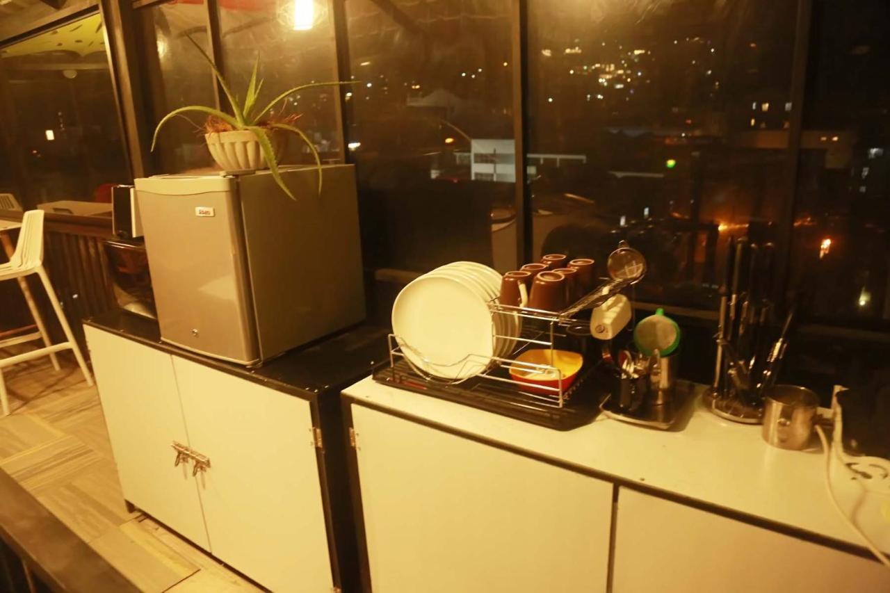 Mid Town Hostel *