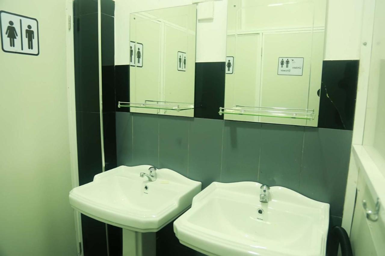 Mid Town Hostel *