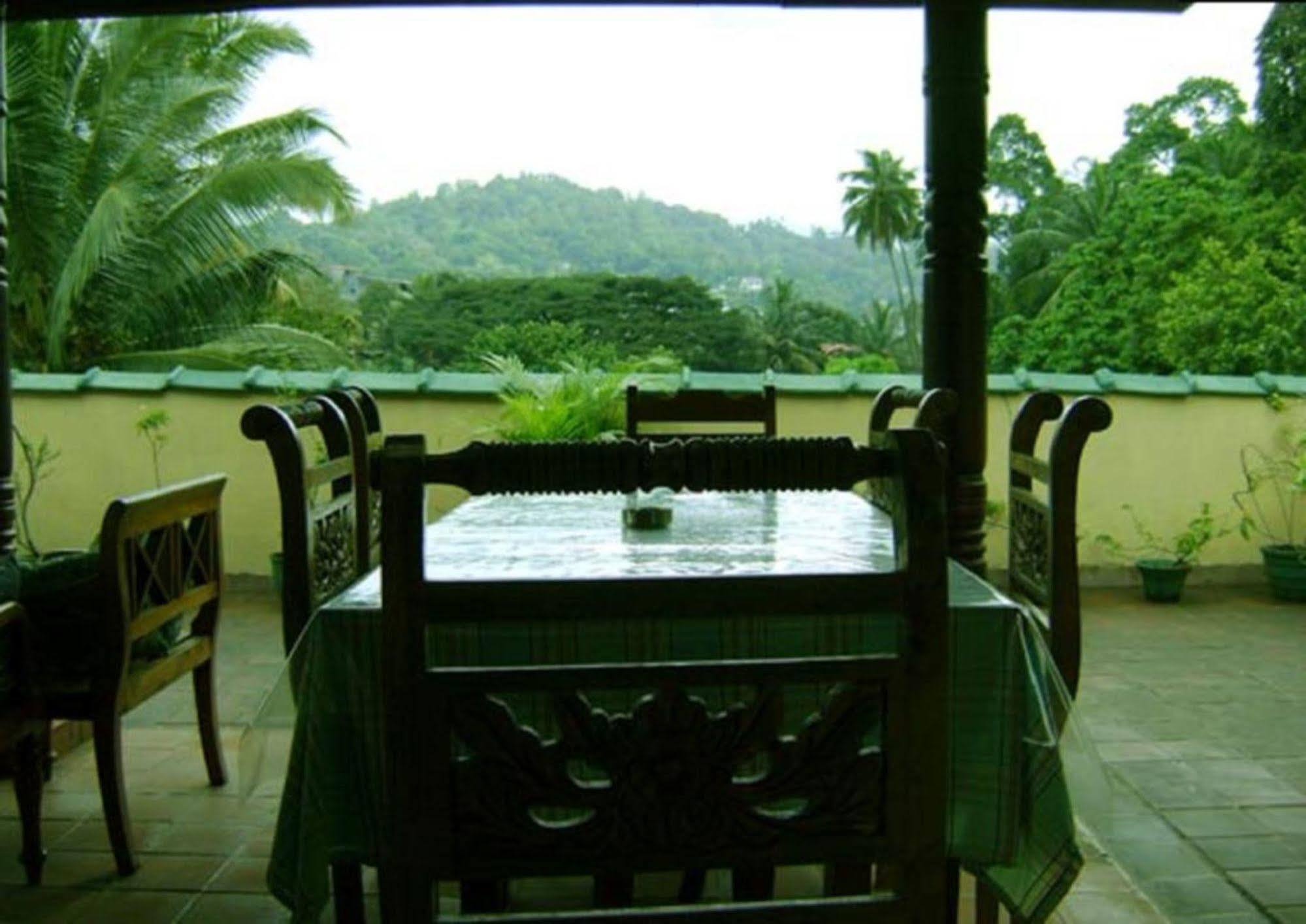Palm Garden Hostel Kandy