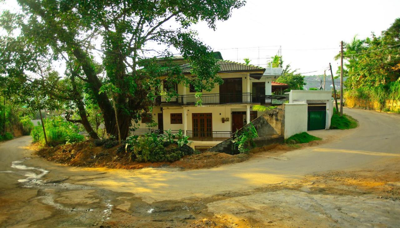 Kandyan Fo Rest