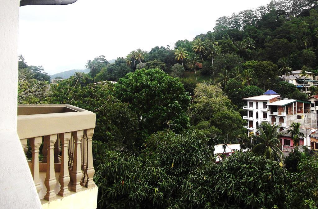 Majestic Tourist Hotel Kandy