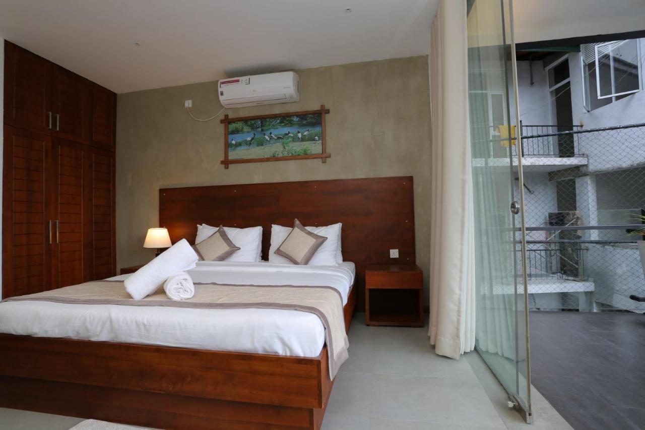 Lotus Hotel *