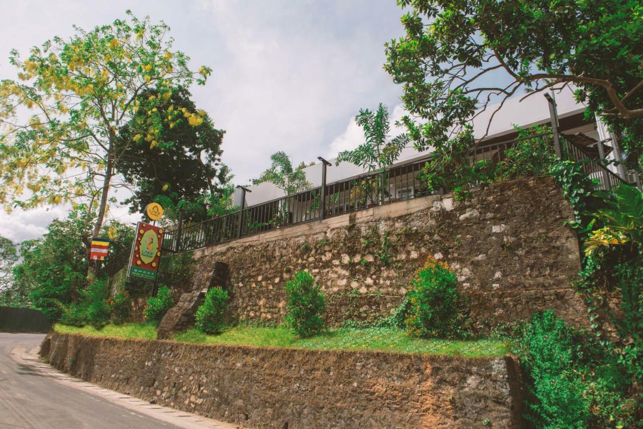Hotel Lake Kandyan 3*