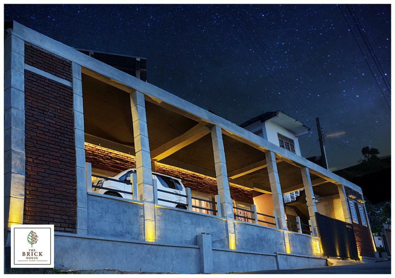 Homestay The Brick House *