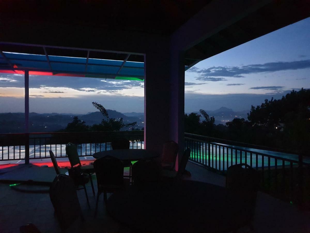 Hotel Deyon's Nature Castle Kandy