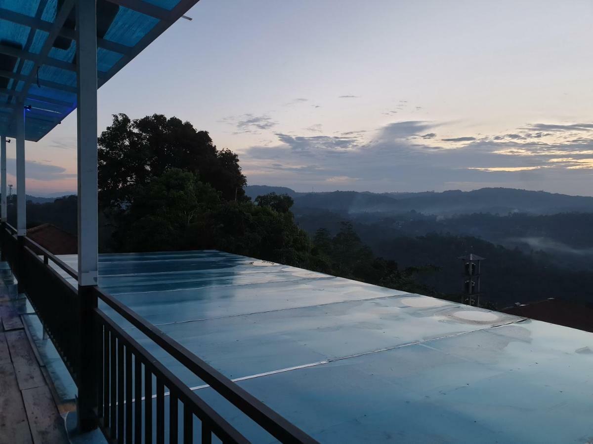 Deyon's Nature Castle Hotel