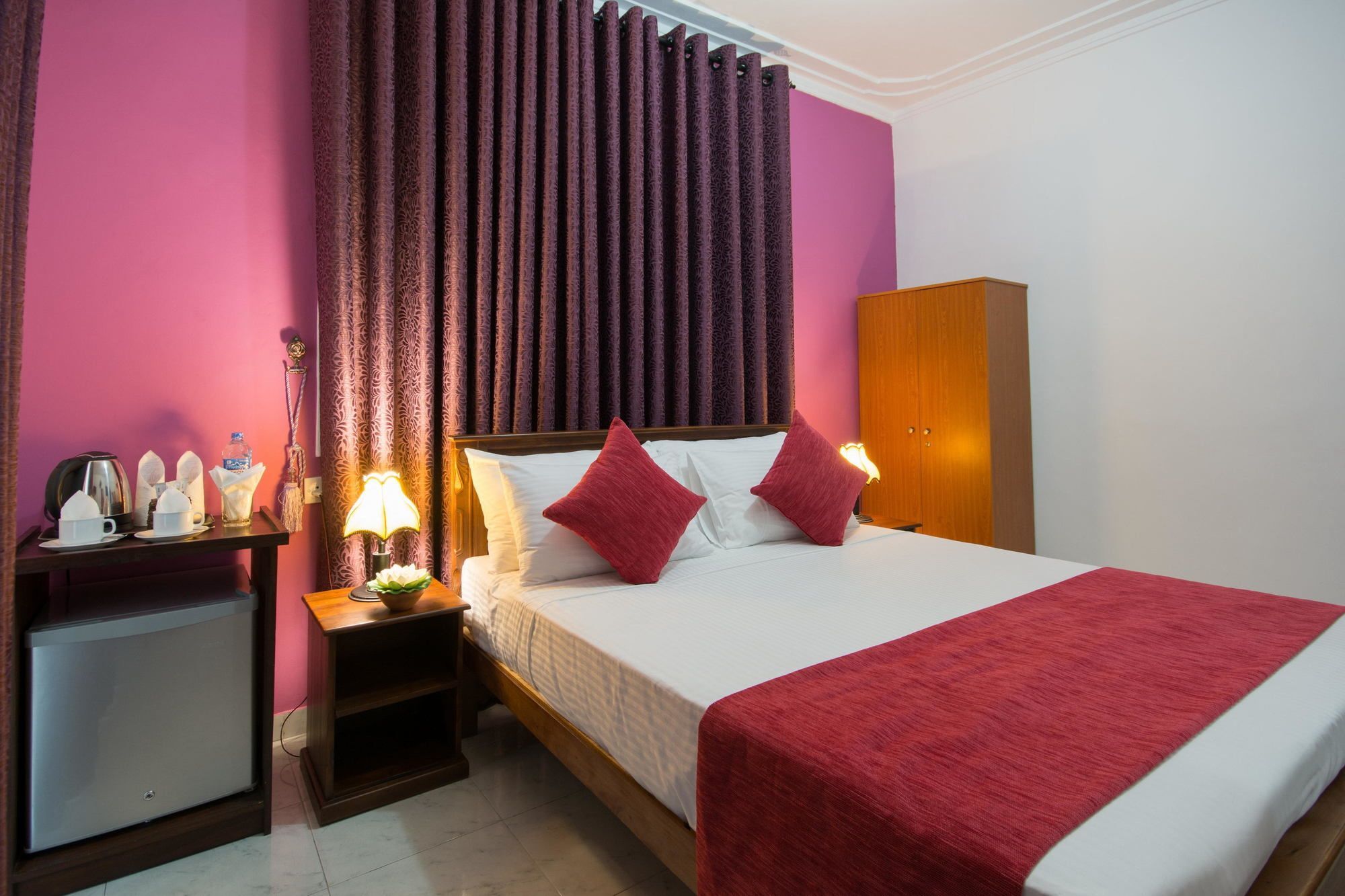 Hotel Ceyloni View 3*