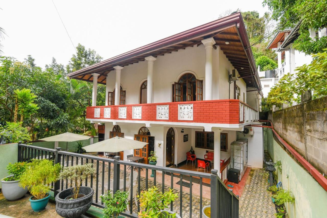 Red Star Kandyan Hotel 3*