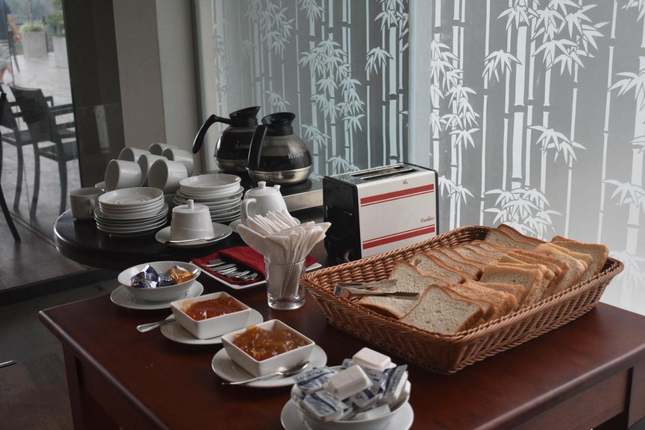 Lotus Hotel *